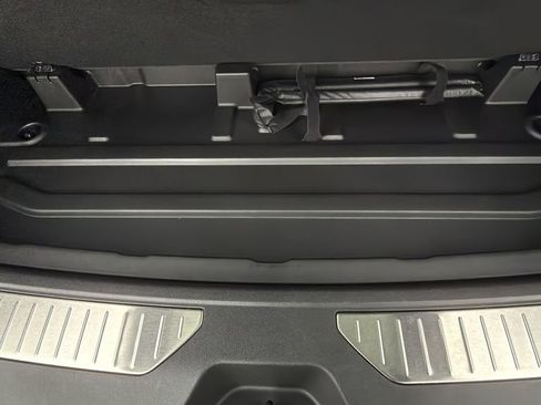 Used 2025 Chevrolet Tahoe Premier image 15