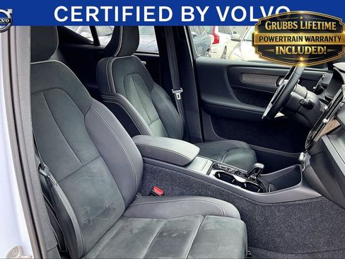 Used 2025 Volvo XC40 B5 Plus AWD/4WD image 8