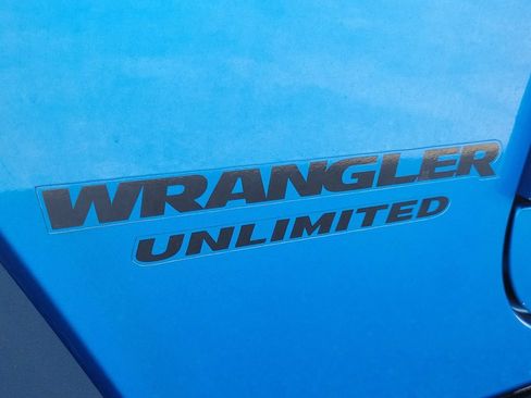 Used 2015 Jeep Wrangler Unlimited Rubicon w/ Connectivity Group AWD/4WD image 14