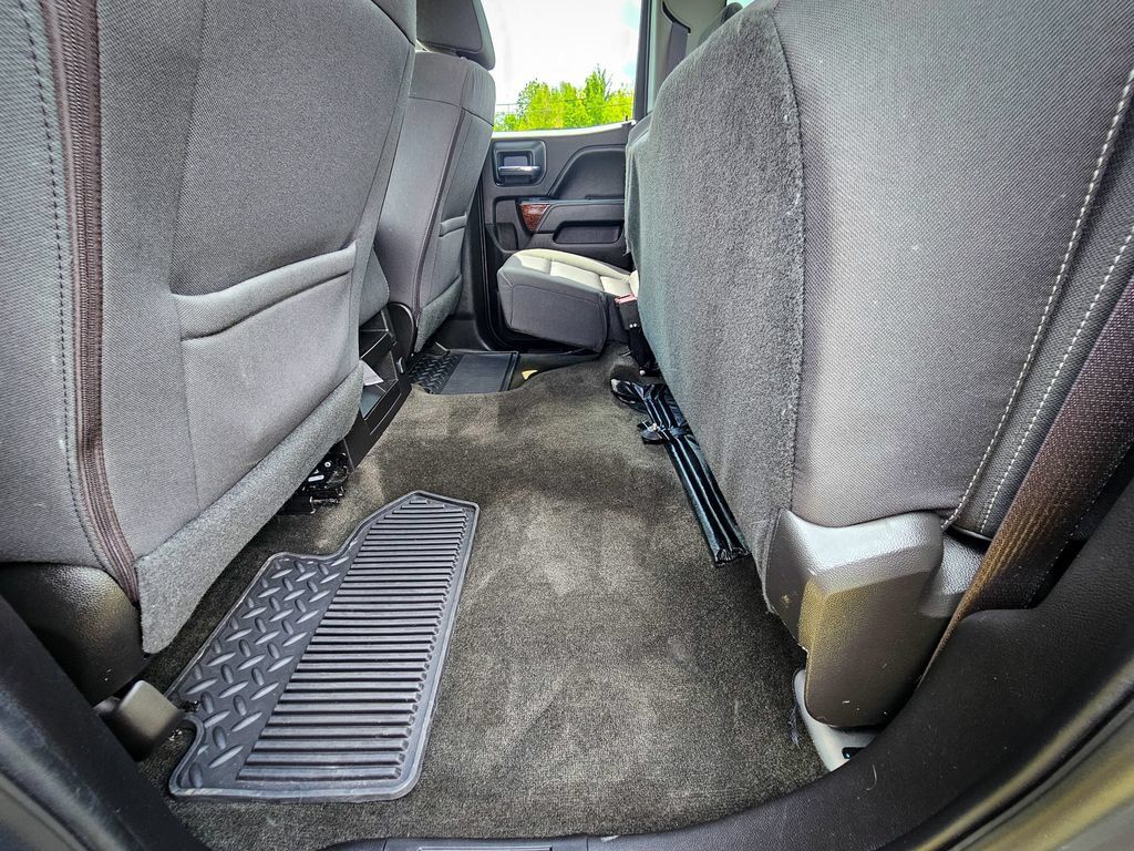 Used 2017 GMC Sierra 1500 SLE w/ SLE Value Package AWD/4WD image 34