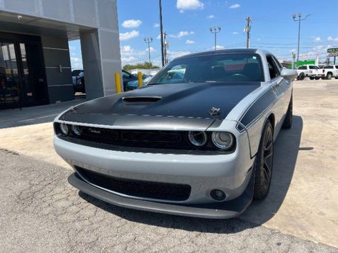 Used 2022 Dodge Challenger R/T w/ T/A Package image 1