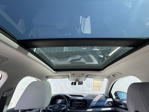 Certified 2024 Volkswagen Taos SE image 8