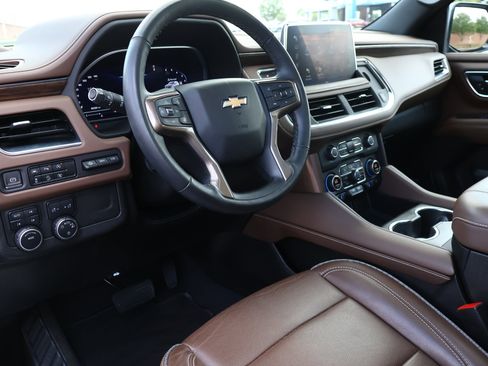 Used 2023 Chevrolet Tahoe High Country w/ Premium Package 2 AWD/4WD image 3