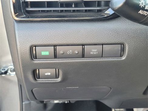 Used 2023 Nissan Sentra SR w/ SR Premium Package image 25