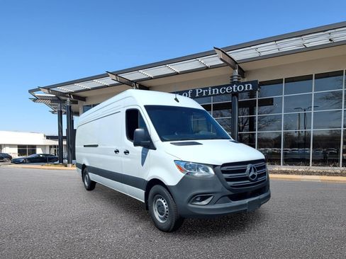 Used 2024 Mercedes-Benz Sprinter 2500 image 2