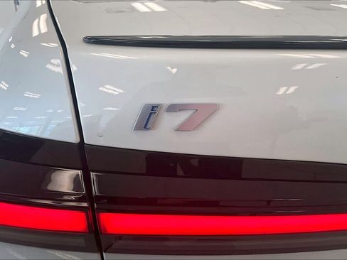 Used 2025 BMW i7 xDrive60 AWD/4WD image 9