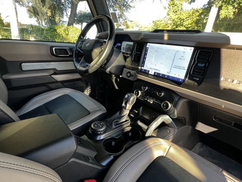 Used 2023 Ford Bronco Wildtrak image 41