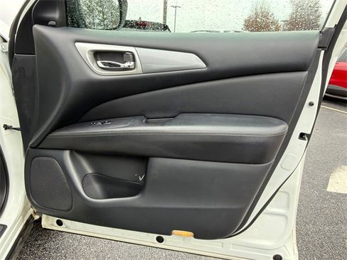 Used 2020 Nissan Pathfinder SL image 14