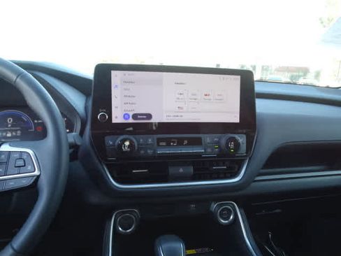 Used 2024 Toyota Grand Highlander XLE image 27