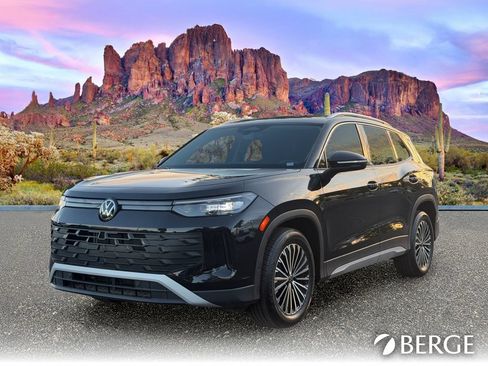 Used 2025 Volkswagen Tiguan S FWD image 2