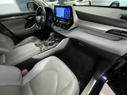Used 2020 Toyota Highlander Platinum image 16