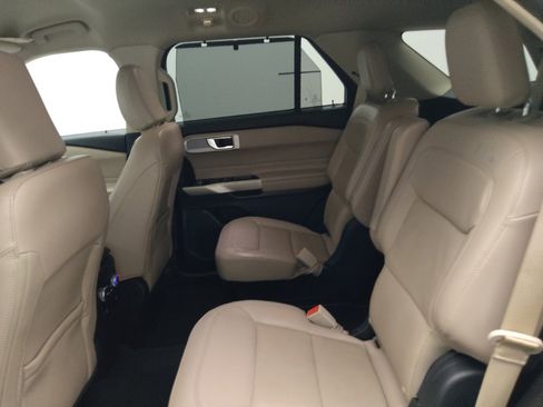 Used 2022 Ford Explorer Limited w/ Equipment Group 301A RWD image 18