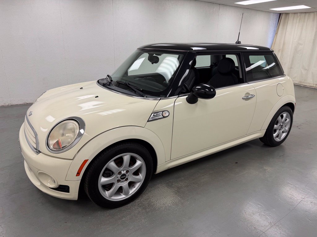 Used 2010 MINI Cooper Hardtop FWD image 1
