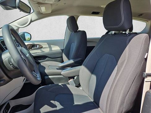 Used 2024 Chrysler Voyager LX FWD image 15