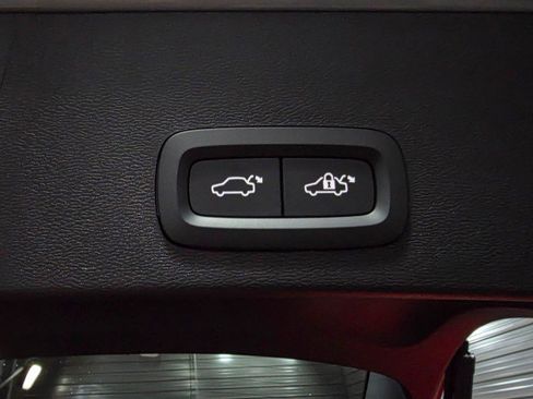 Used 2023 Volvo XC40 B5 Ultimate image 40