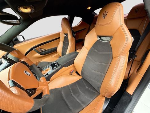 Used 2015 Maserati GranTurismo MC image 21