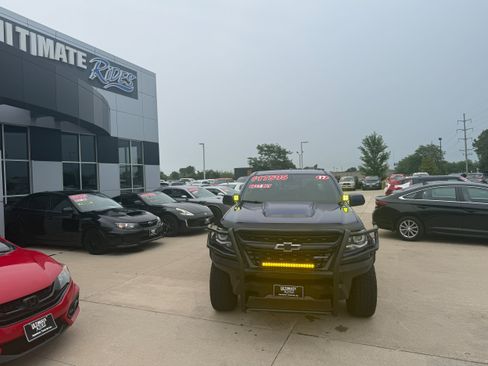 Used 2017 Chevrolet Colorado ZR2 AWD/4WD image 3