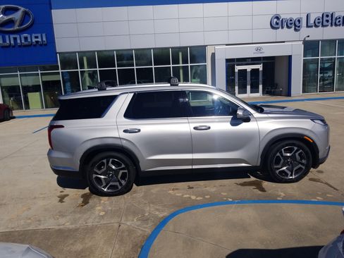 Used 2023 Hyundai Palisade Limited w/ Cargo Package image 8