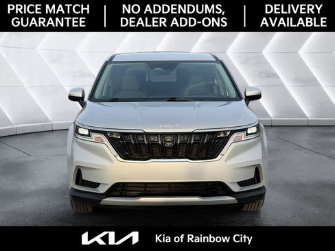 Used 2022 Kia Carnival LX image 2