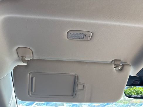 Used 2024 Kia Carnival EX FWD image 30