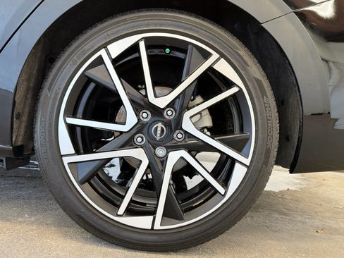 Used 2025 Nissan Sentra SR FWD image 10