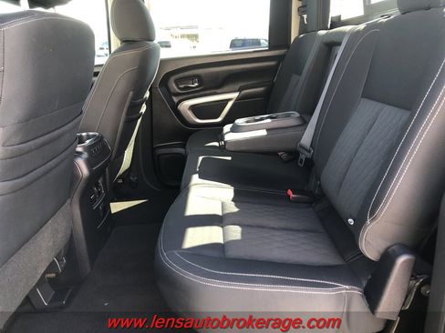 Used 2017 Nissan Titan SV image 17