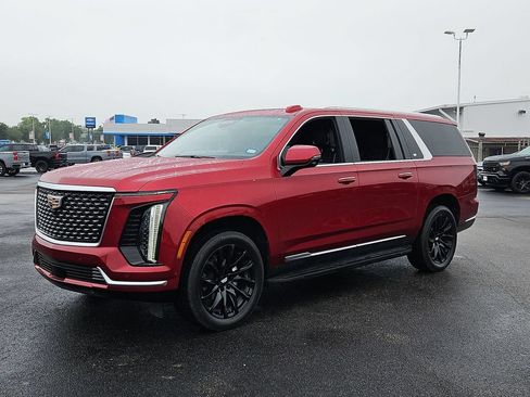 Used 2025 Cadillac Escalade ESV Premium Luxury w/ LPO, Floor Liner Package RWD image 12