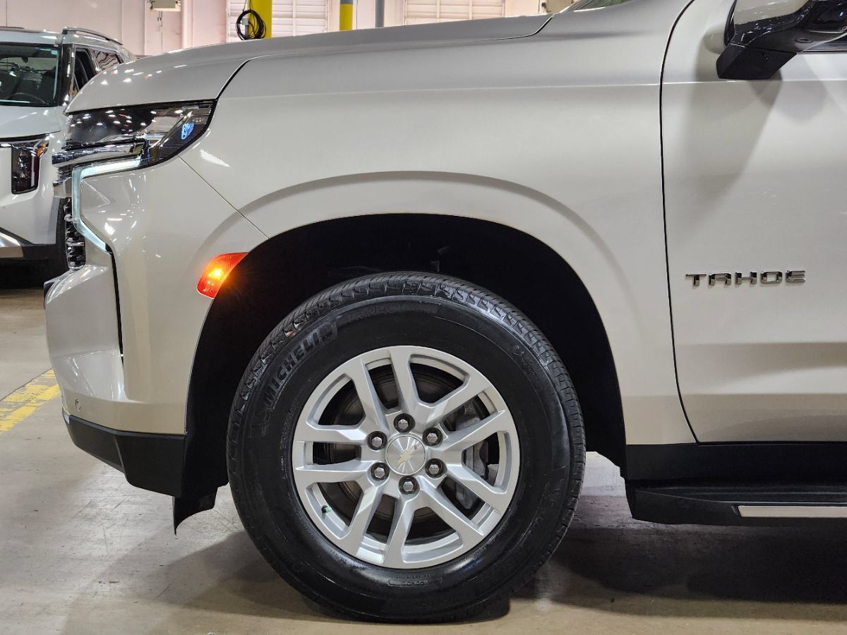 Used 2023 Chevrolet Tahoe LT w/ Luxury Package AWD/4WD image 5