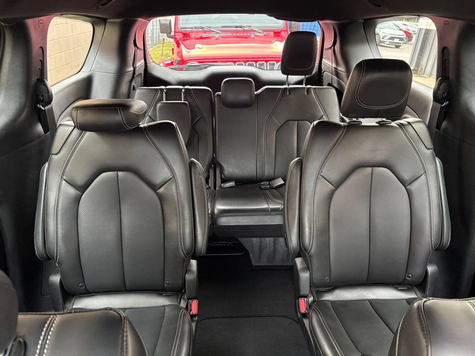 Used 2025 Chrysler Pacifica Select FWD image 40