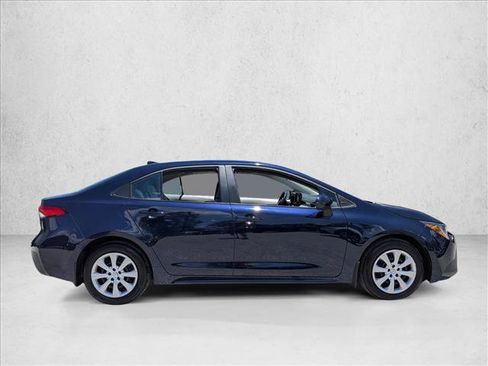 Used 2025 Toyota Corolla LE FWD image 4