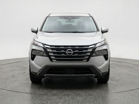 Used 2025 Nissan Rogue SV image 2