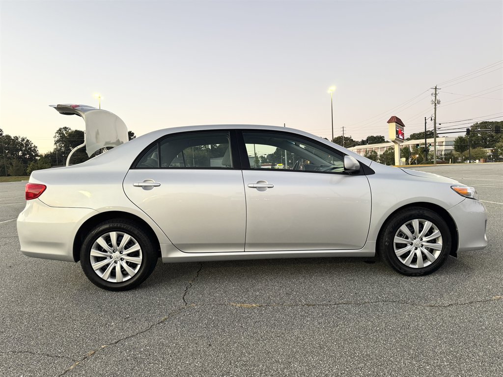 Used 2012 Toyota Corolla LE FWD image 34