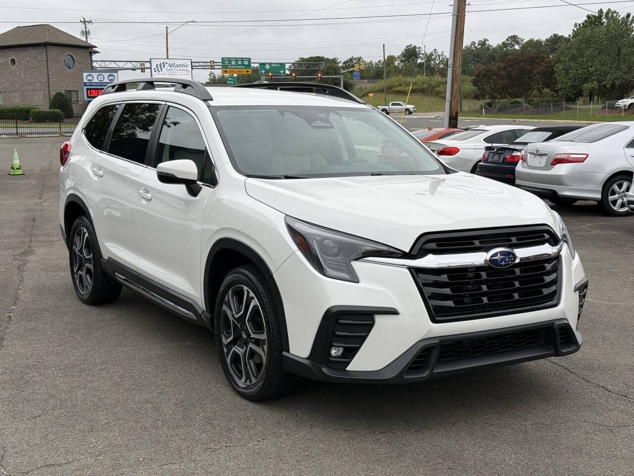 Used 2023 Subaru Ascent Limited AWD/4WD image 2