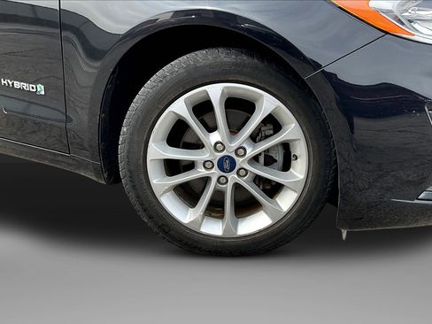 Used 2019 Ford Fusion SE image 2