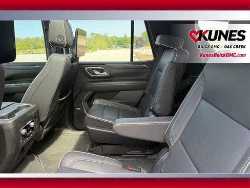 Used 2023 GMC Yukon SLT w/ SLT Premium Package AWD/4WD image 9