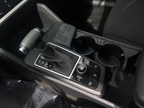 Used 2025 Kia Sportage LX image 45