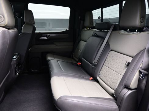 Used 2025 Chevrolet Silverado 1500 ZR2 AWD/4WD image 38