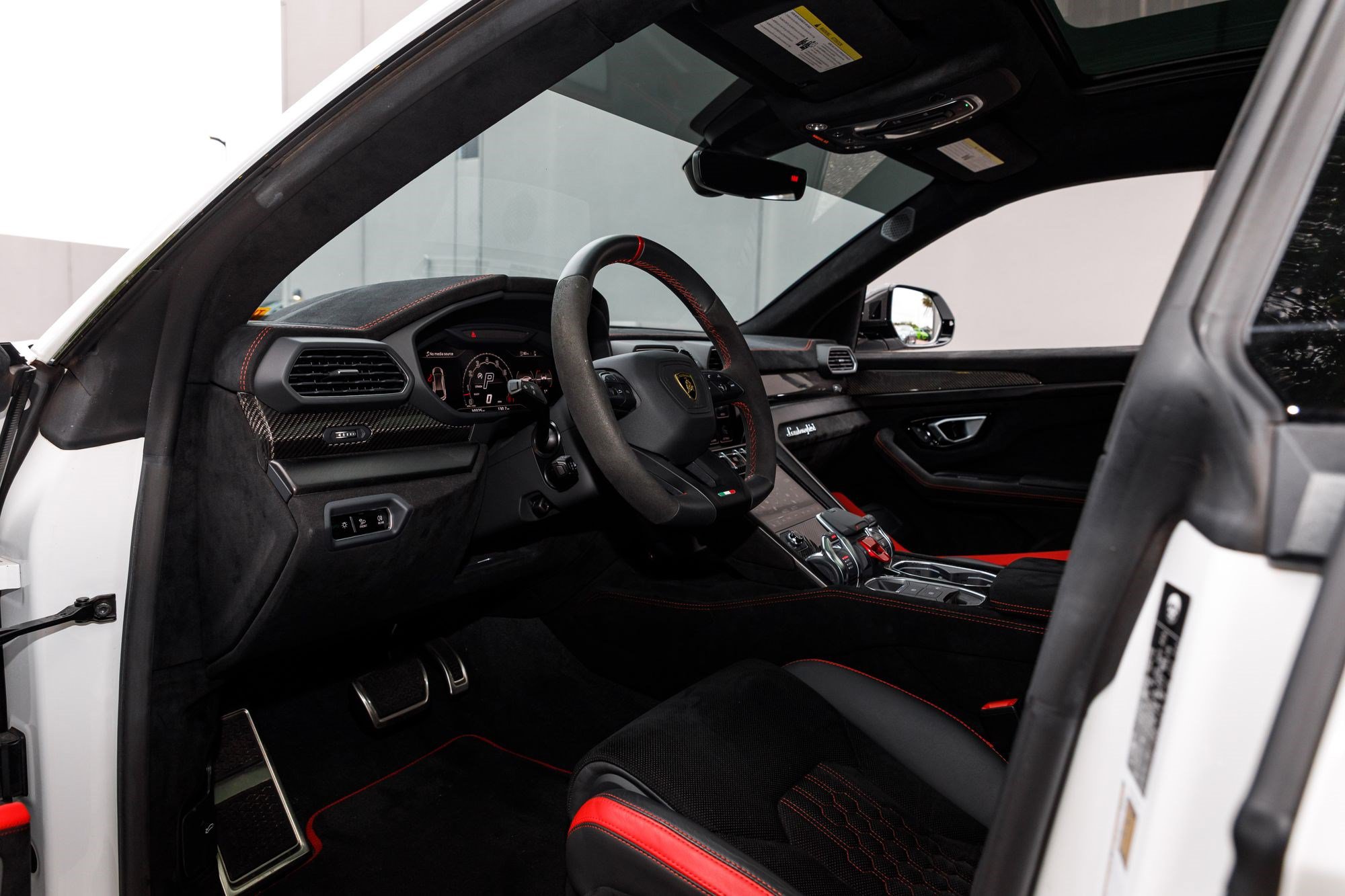 Used 2024 Lamborghini Urus Performante AWD/4WD image 23