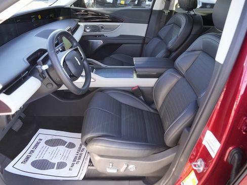 Used 2025 Lincoln Nautilus Reserve image 9