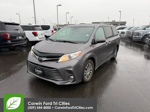 Used 2018 Toyota Sienna L image 6