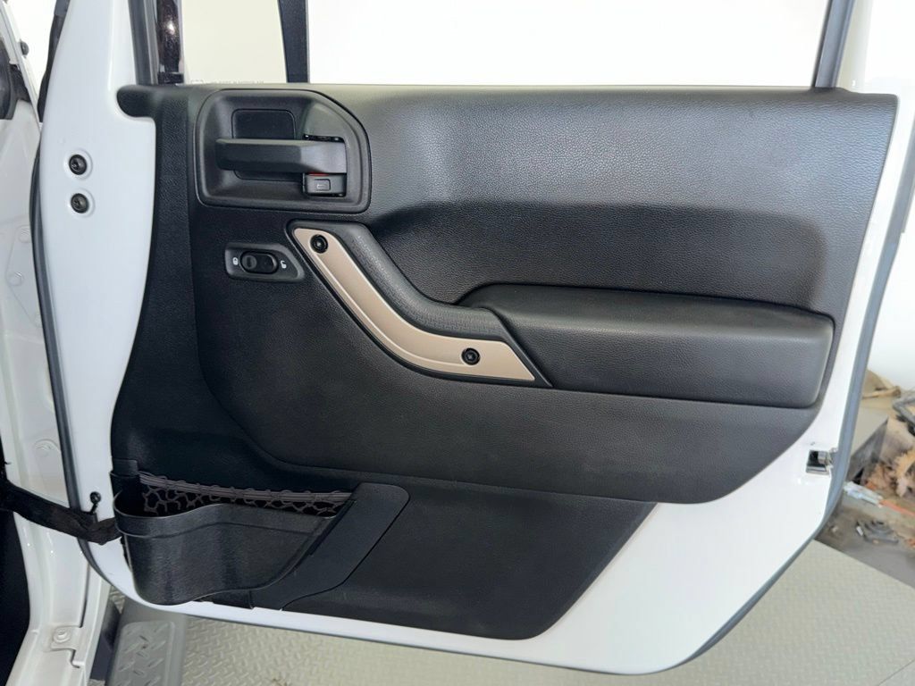 Used 2017 Jeep Wrangler Unlimited Sahara AWD/4WD image 44