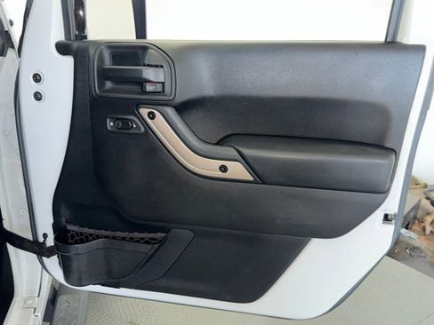 Used 2017 Jeep Wrangler Unlimited Sahara AWD/4WD image 44