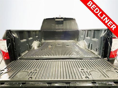 Used 2018 Nissan Titan SV w/ SV Convenience Package image 26