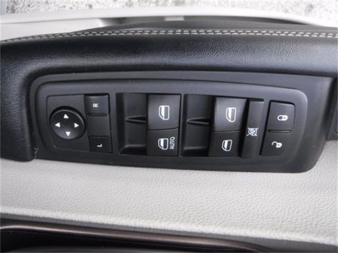 Certified 2020 Chrysler Voyager L image 18