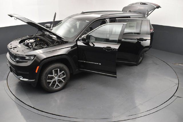 Used 2025 Jeep Grand Cherokee L Limited AWD/4WD image 27