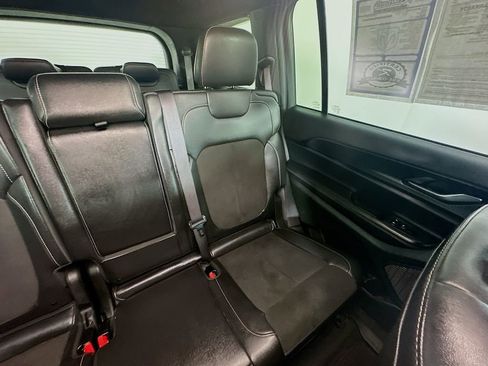 Used 2024 Jeep Grand Cherokee L Laredo image 14