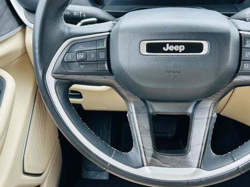 Used 2022 Jeep Grand Cherokee L Limited w/ Black Appearance Package AWD/4WD image 18
