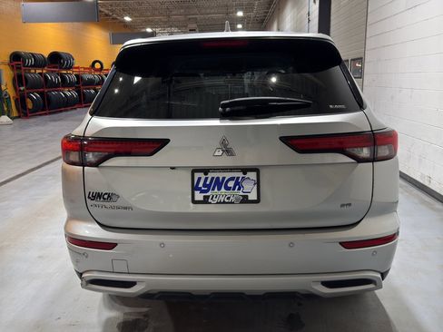 Used 2024 Mitsubishi Outlander SE image 4