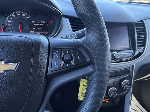 Used 2022 Chevrolet Trax LS image 16