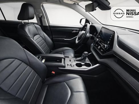 Used 2021 Toyota Highlander XLE image 11